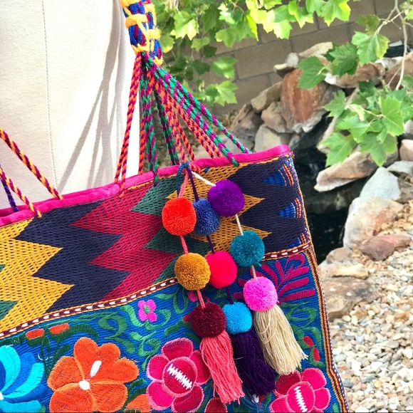 Handwoven Tote Bag Mexican floral embroidery - Picture 3 of 7